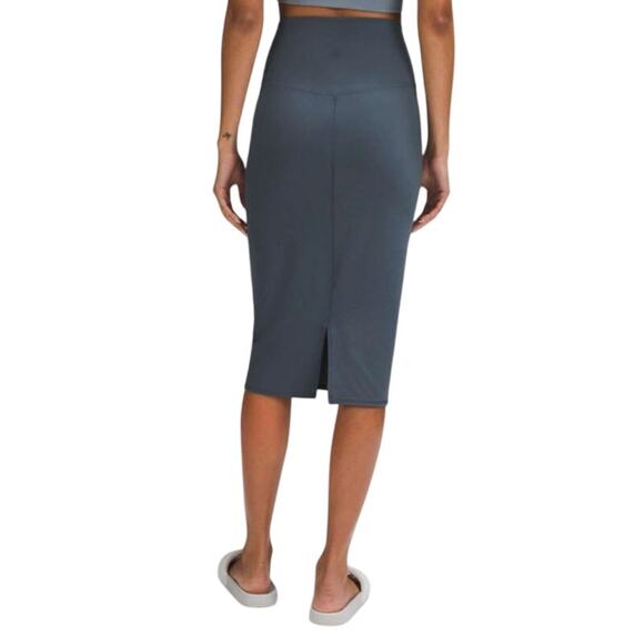 Lululemon Nulu Slim Fit High Rise Skirt Iron Blue Size 0 - Picture 3 of 9